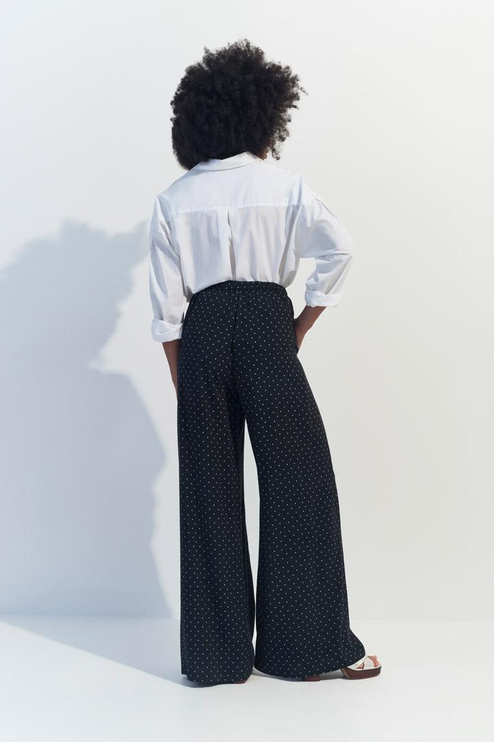 PIRANGI - Pantalon fluide noir imprimé minimaliste carrés écrus