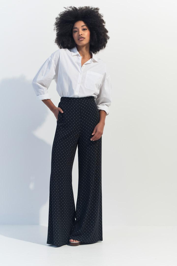 PIRANGI - Pantalon fluide noir imprimé minimaliste carrés écrus