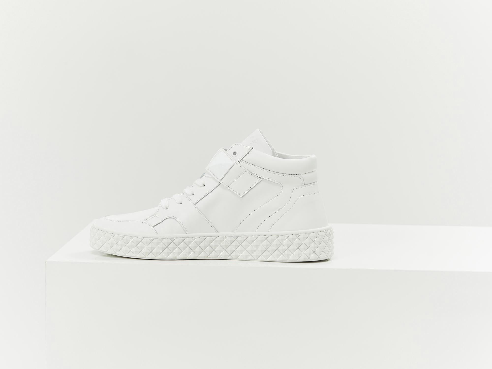 O.LEA - Sneakers montantes blanches en cuir avec découpes