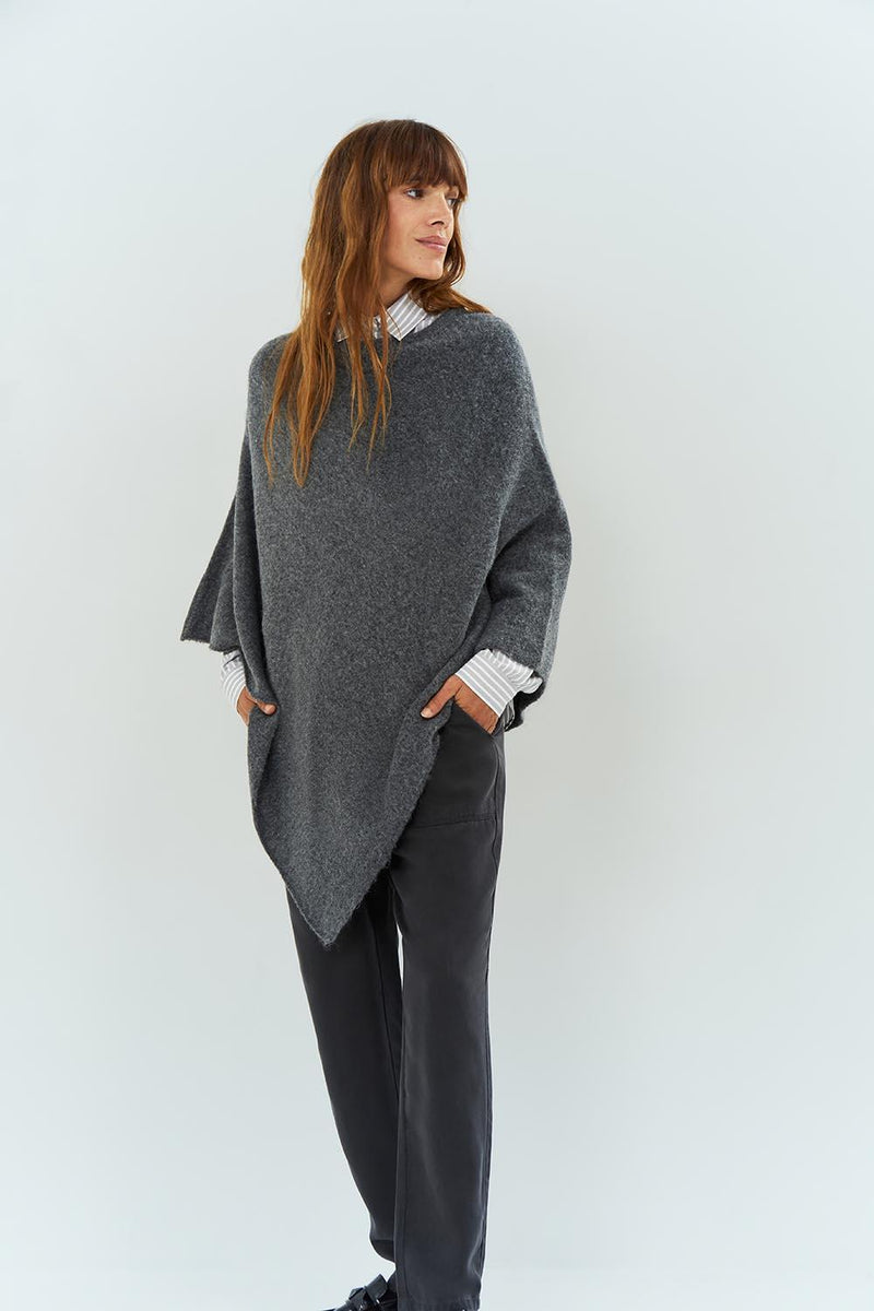ALAMO - Poncho gris en tricot