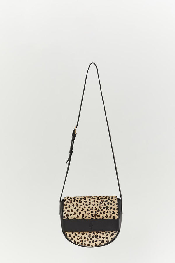 ALIBY - Sac besace noir en cuir certifié LWG Gold avec rabat léopard - petit modèle