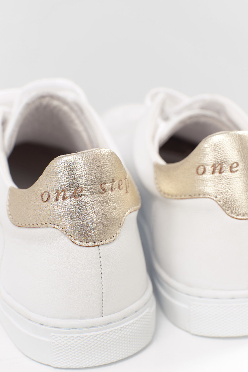 O.OASIS - Sneakers blanches  en cuir broderie danseuse