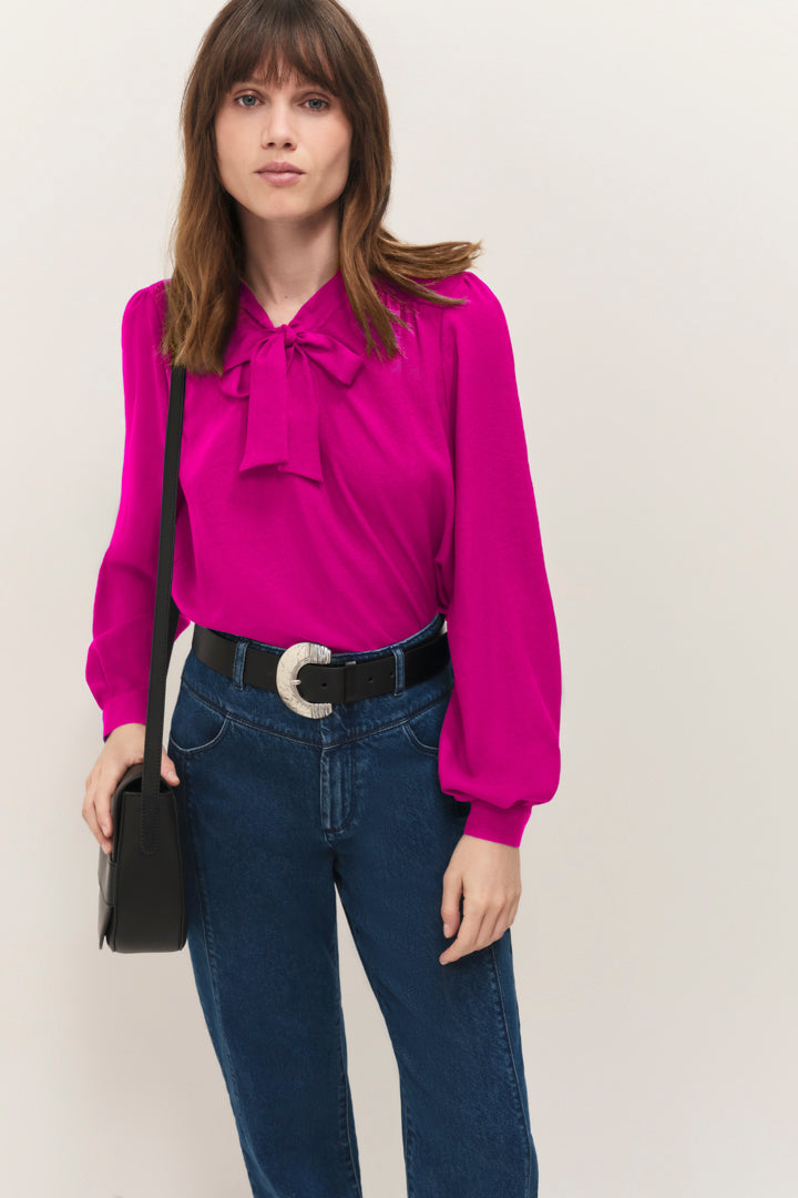 CYRILLE - Blouse fuchsia fluide à col lavallière