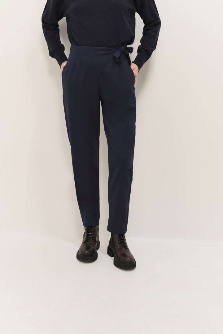 PASSY - Pantalon de costume marine néo-carotte 7/8e à rayures tennis