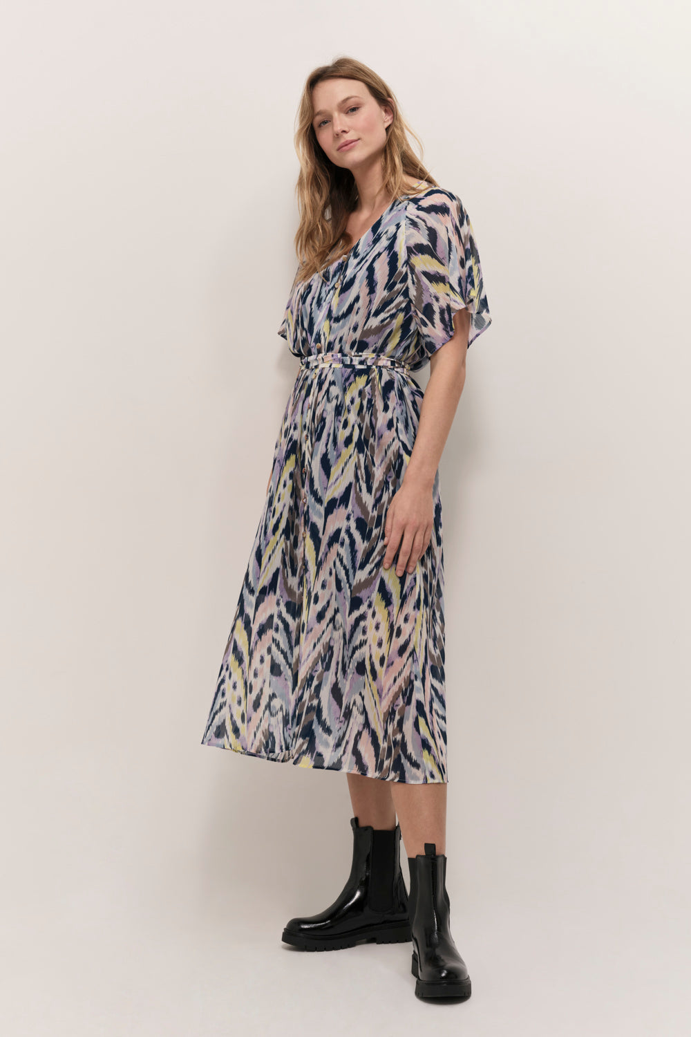 RADKA - Robe midi écrue à imprimé ikat luminescent