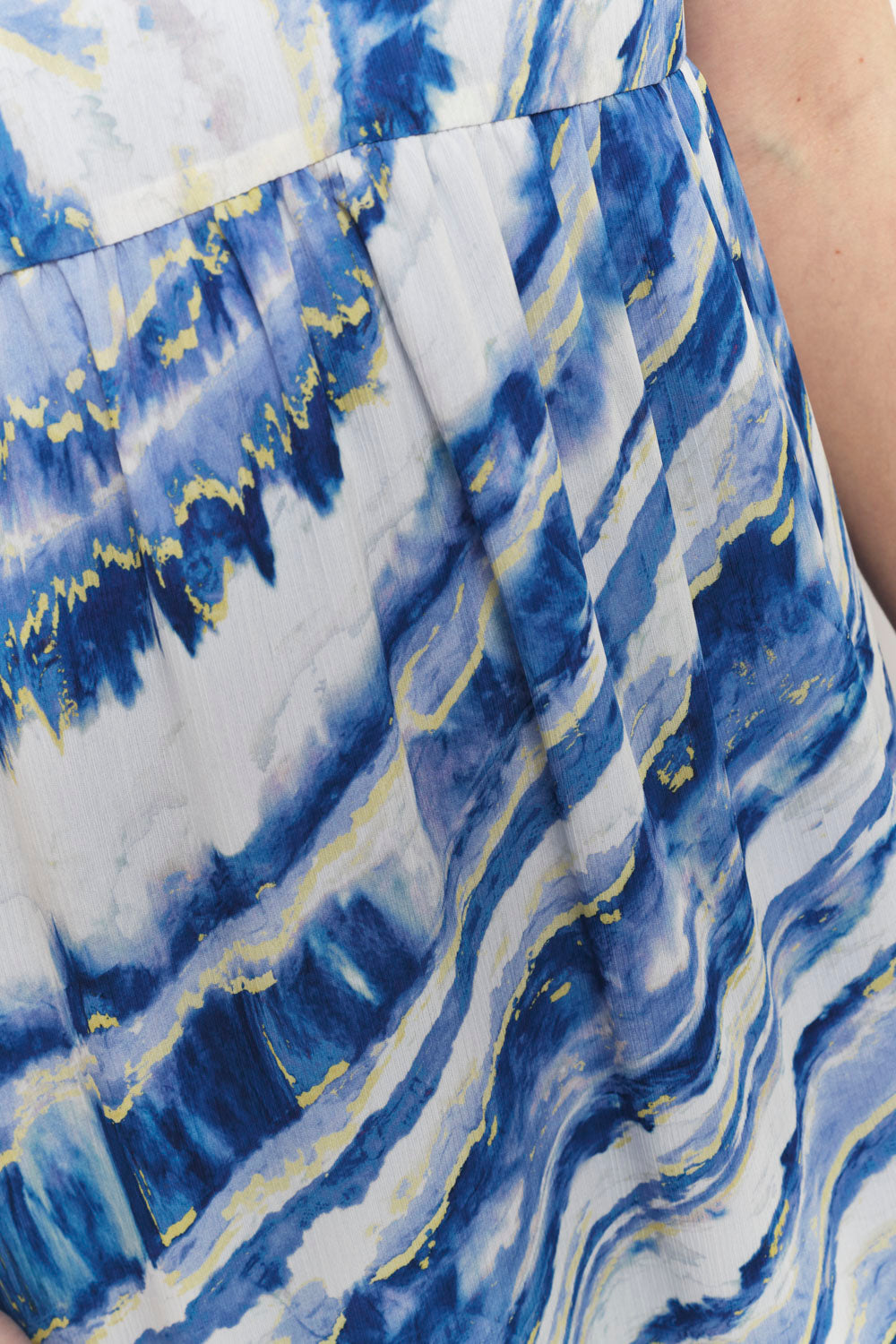 RIKKA - Robe longue estate blue à imprimé vagues d'azur
