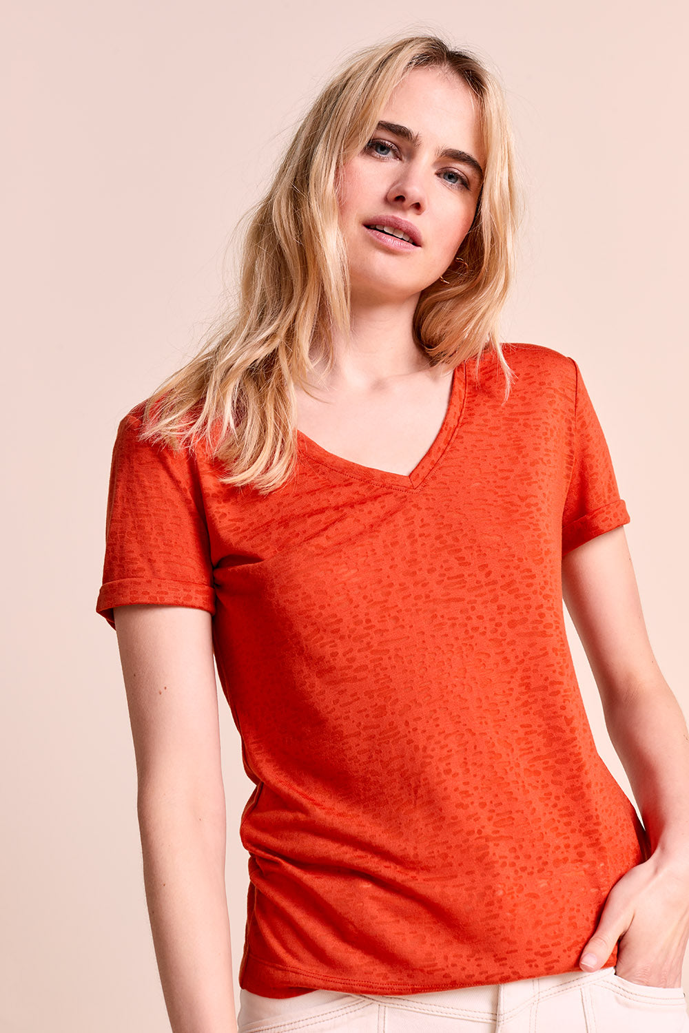 MEGGIE - T-shirt orange fluo en maille dévorée