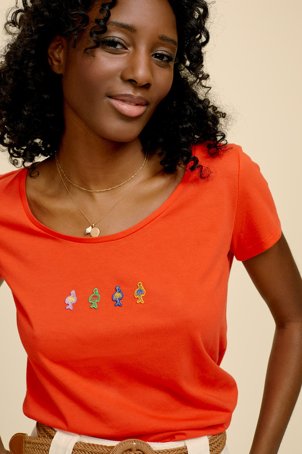 MALIA - T-shirt orange sanguine badges danseuses brodées