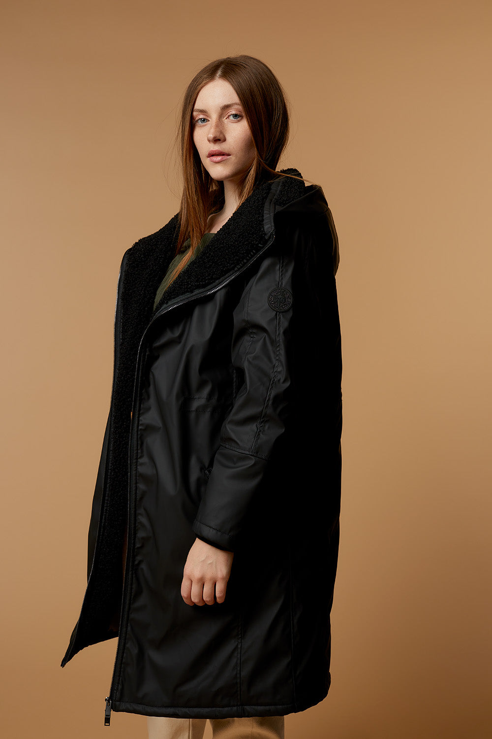 DELTA Parka longue noire en toile enduite fourr e