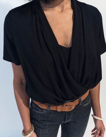 COREY - Top noir Lenzing&trade; Ecovero&trade; effet cache-c&oelig;ur -4