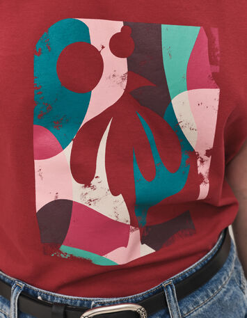 MAKI - T-shirt rouge visuel danseuse fond abstrait-4