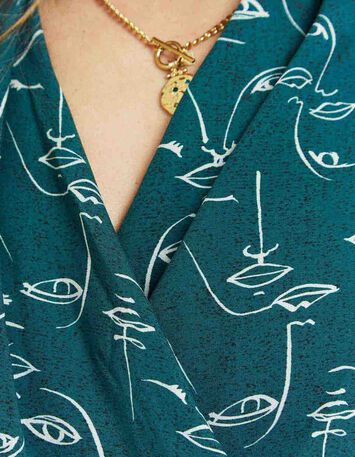 CANNELLE - Blouse vert cèdre à imprimé visages-4